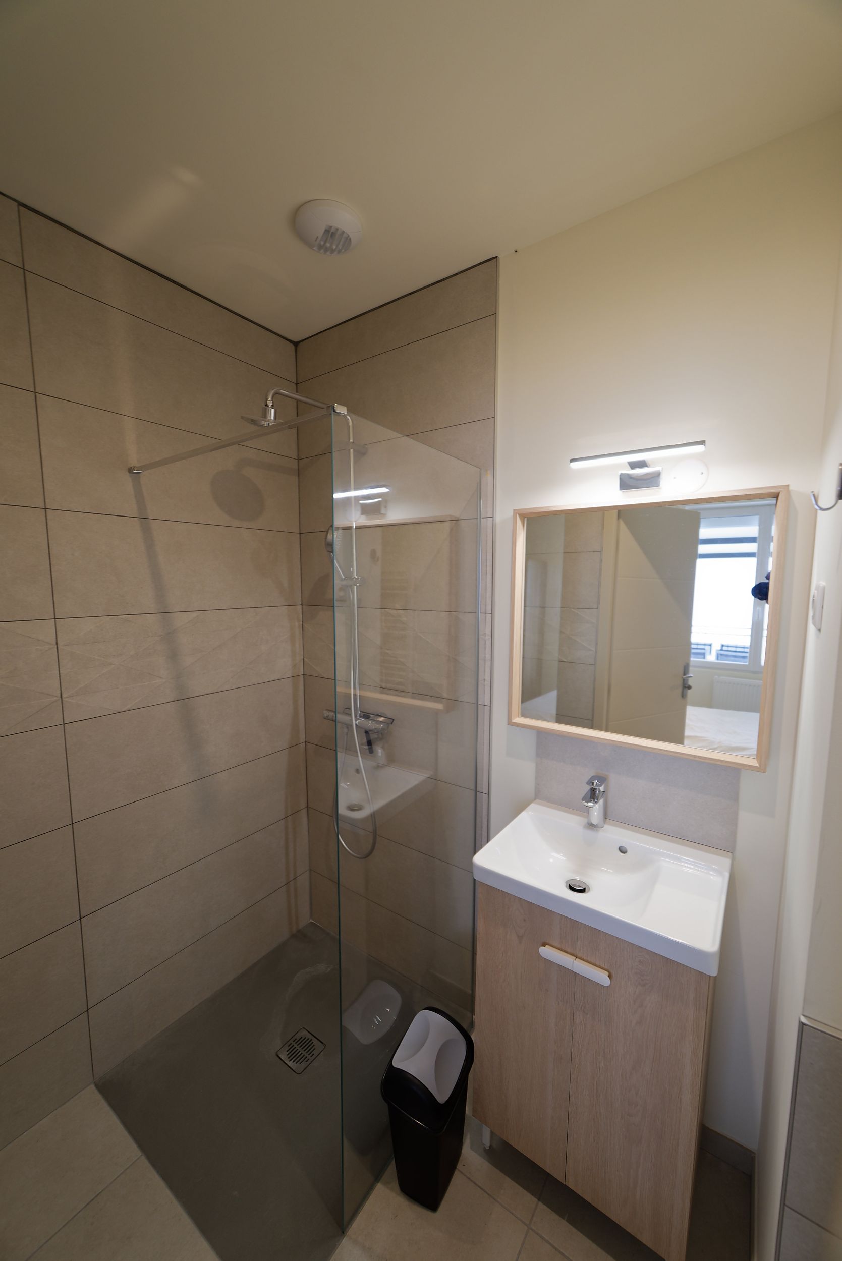 Chambre 1 — salle d'eau