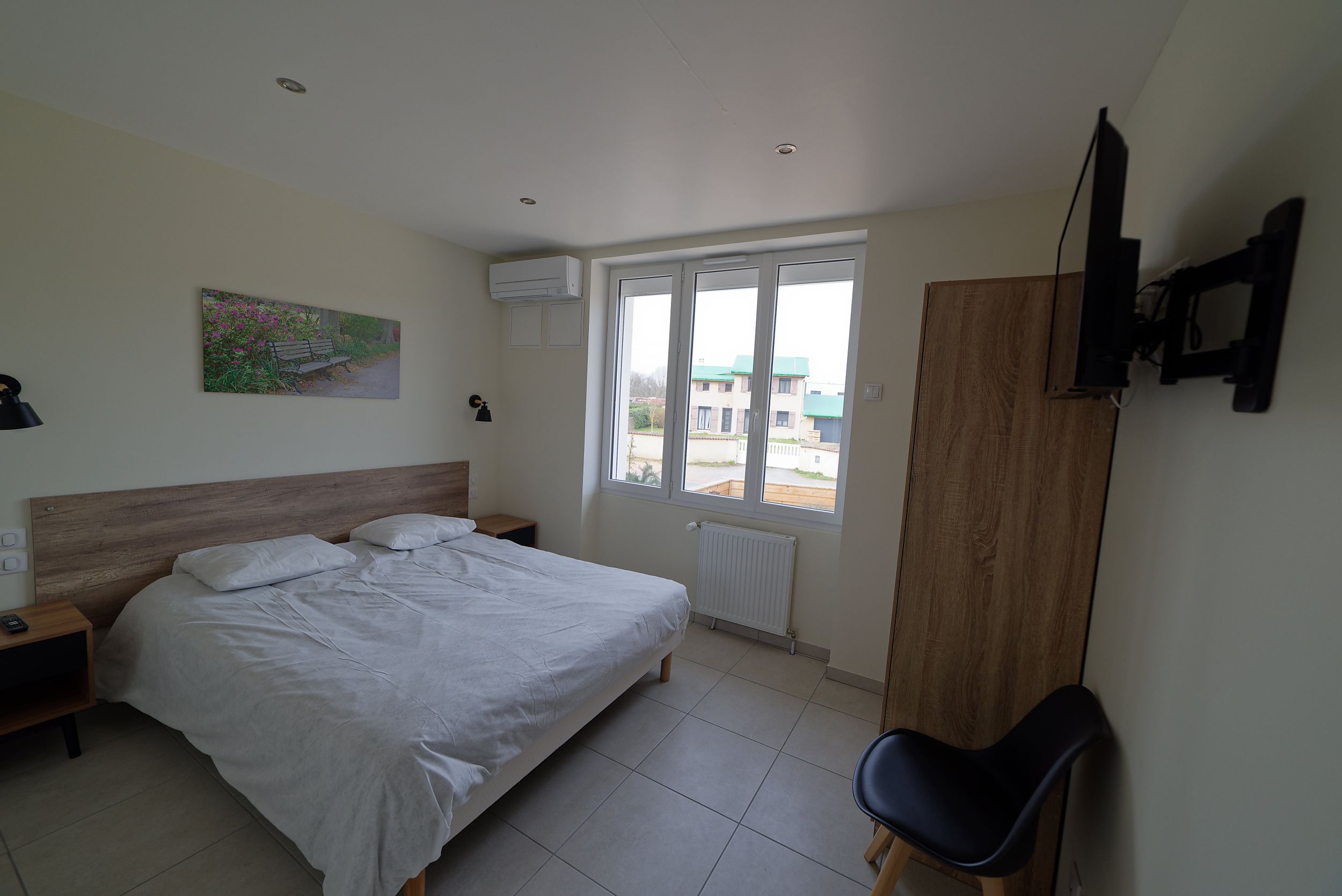 Chambre 2 — salle d'eau