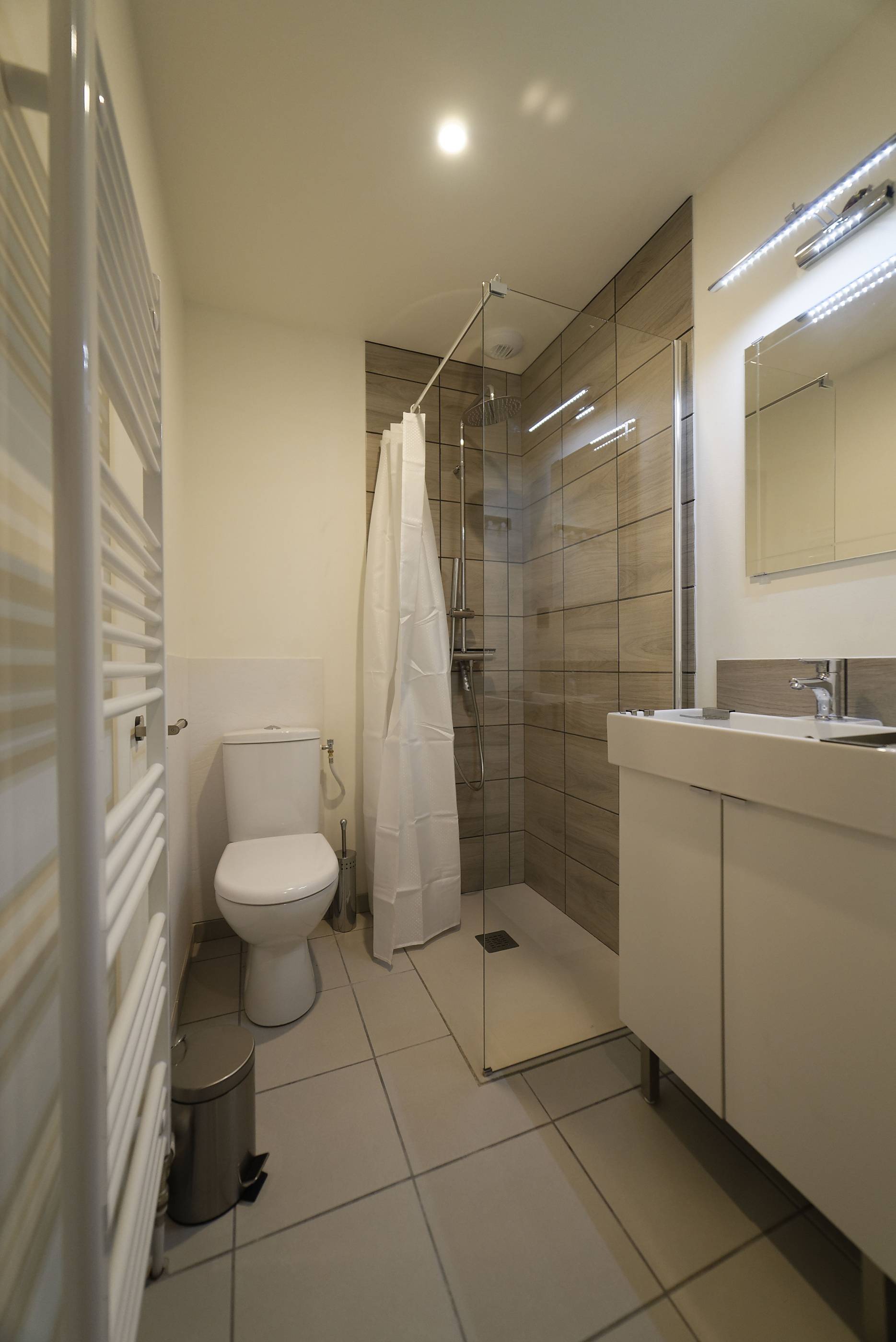 Chambre 2 — Les Portes